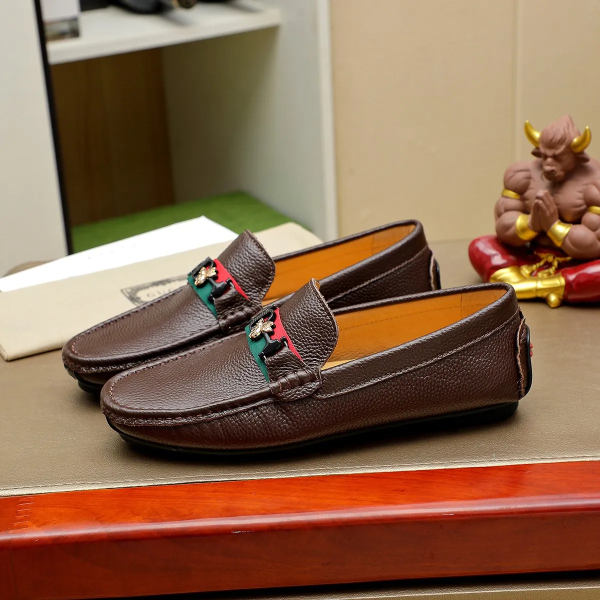 Men's shoes 💰360💰💰GUCCI Gucci official website synchronizes the latest model 🛃The upper is made of imported cowhide, 🐷leather lining, rubber outsole, 🎩🎩top-notch handcrafted workmanship with fine stitches and threads🔍definitely satisfy those perfectionist men who pursue high luxury quality 👏 Colors available! Code number 38-45 Large quantity in stock